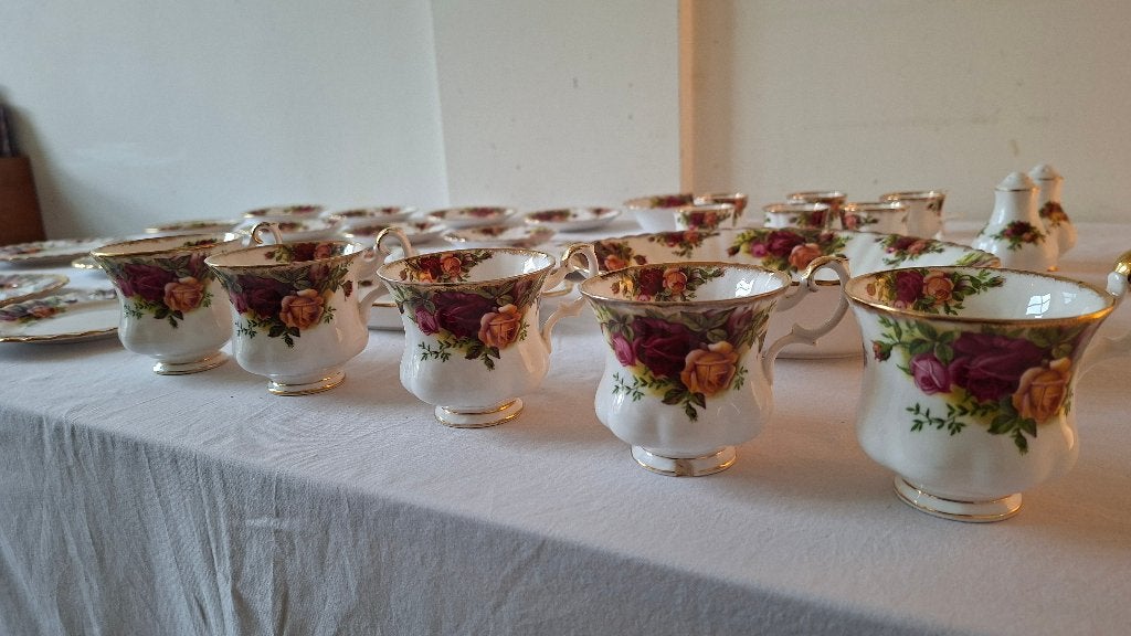 Royal Albert Old Country Roses Bone China 32-delig servies, Antiek en Kunst, Antiek | Servies compleet, Ophalen