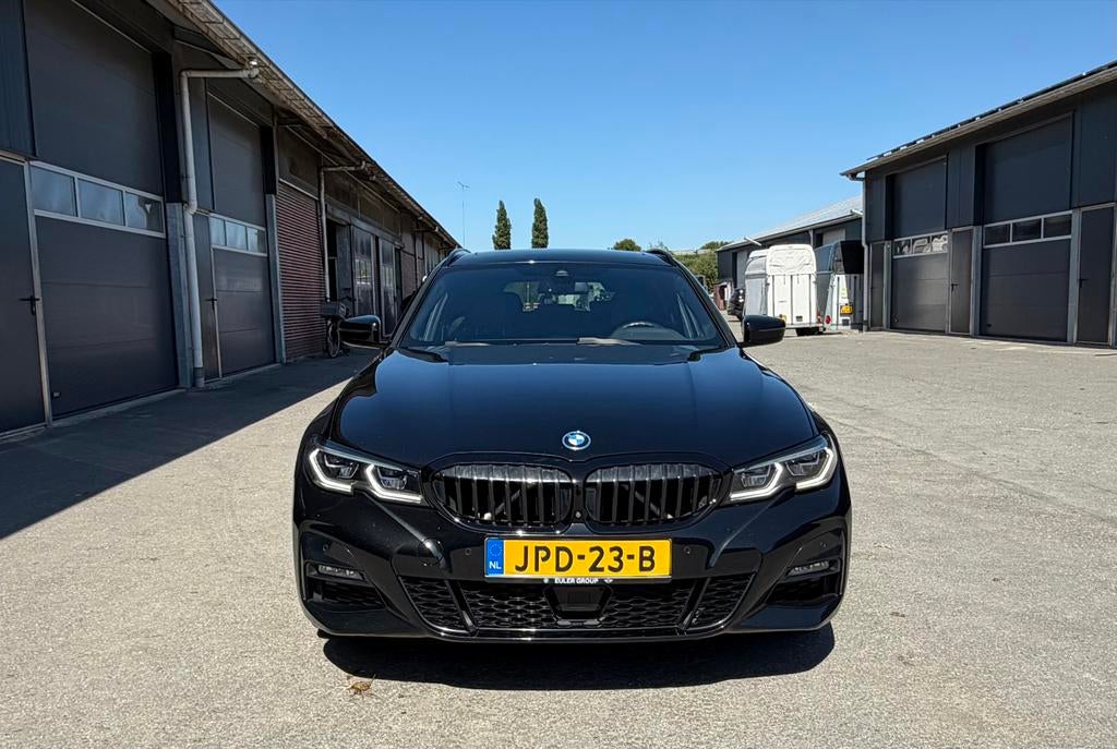 BMW 3-Serie 320e /Shadow /Pano /M-pakket /Keyless /19 inch, Automaat, 1998 cc, Euro 6, Lichtsensor