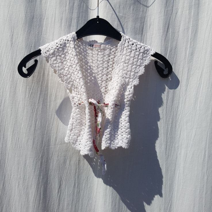 Schattig gehaakt vest. 100% katoen. mt 98-104 Merk h&m, Meisje, ., Trui of Vest, Ophalen of Verzenden