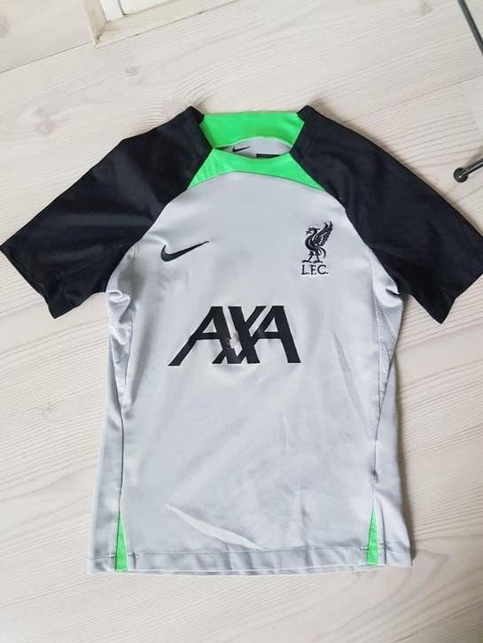 Liverpool kids voetbalshirt in size medium, Maat XS of kleiner, Ophalen of Verzenden, Zo goed als nieuw, Shirt