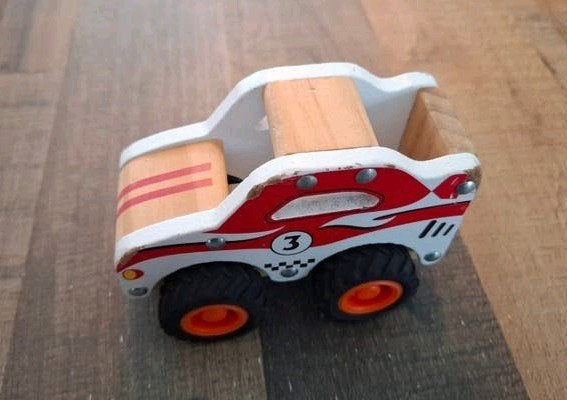 Houten speelgoedauto met nummer 3, Ophalen of Verzenden