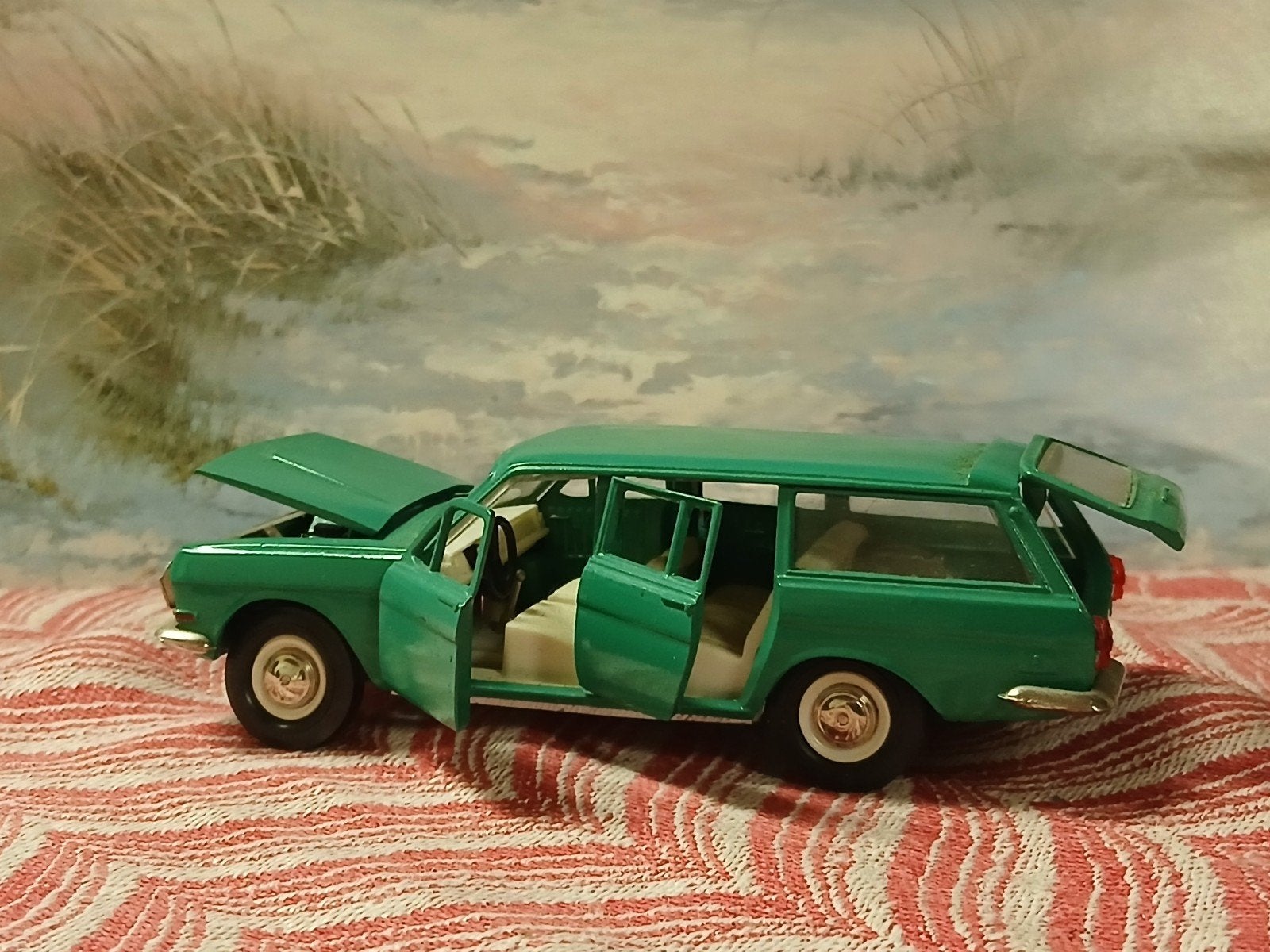 Vintage Volga GAZ-24-02 Stationcar Modelauto (1:43) - USSR, Ophalen of Verzenden, Gebruikt, Auto