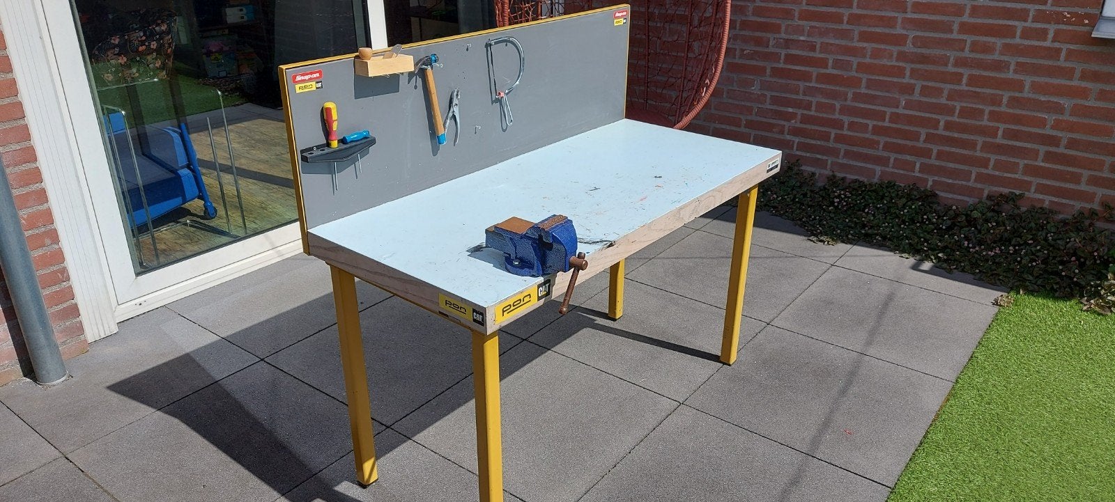 Kinderwerkbank met gereedschap en bankschroef, Ophalen, Gebruikt, Bankschroef