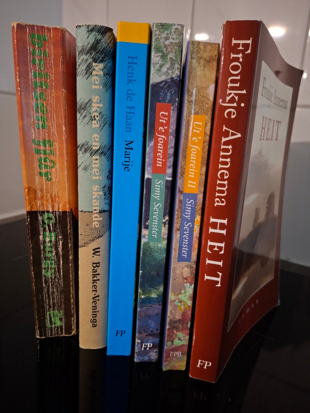 Friese boeken - Diverse titels en auteurs, Ophalen of Verzenden, Gelezen, Froukje Annema, Simy Sevenster, Henk de Haan, W. Bakker-Veninga