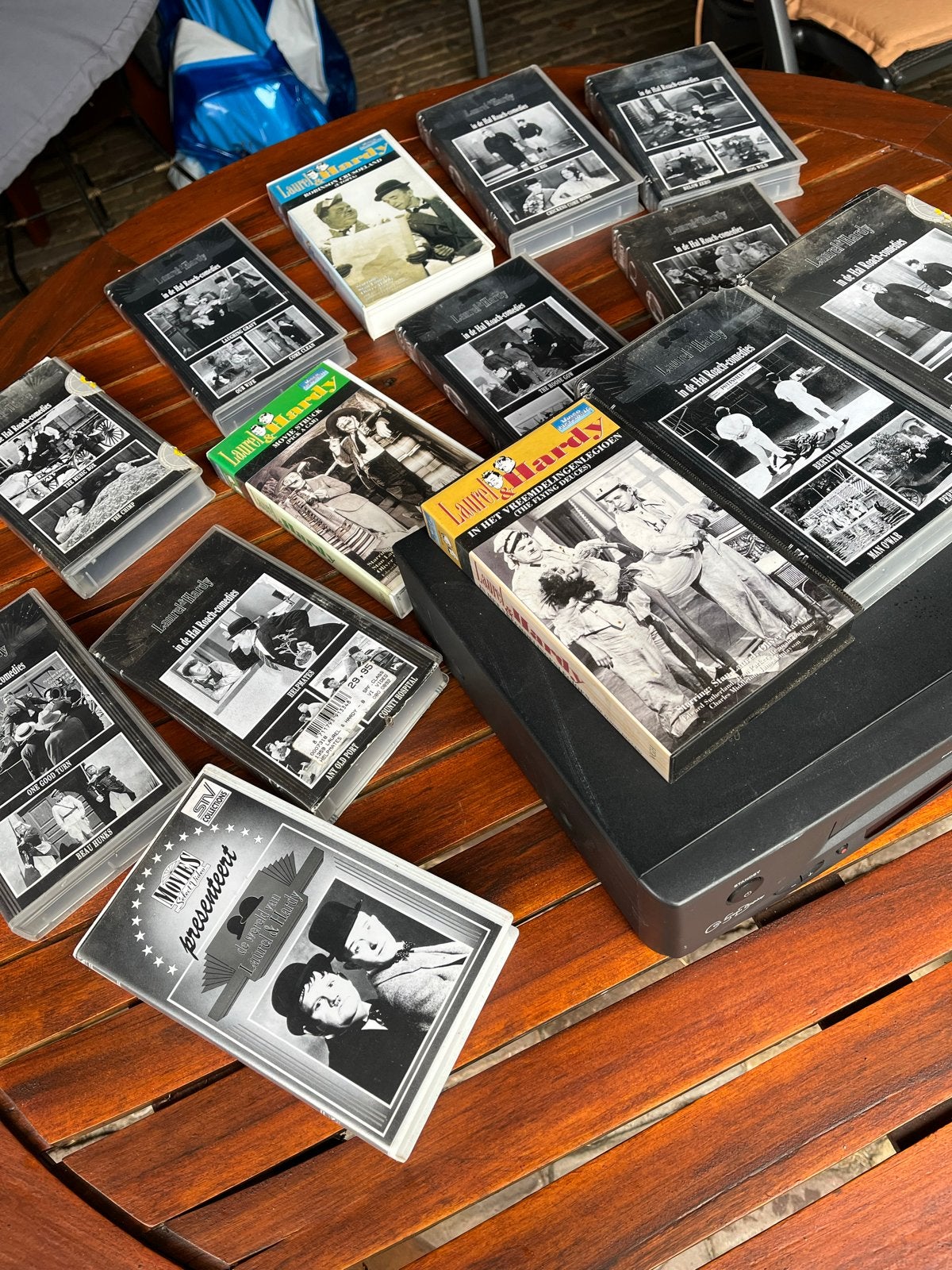 Philips VR 171 VHS speler met 14Laurel & Hardy VHS banden, Ophalen, Alle leeftijden, Komedie, VHS