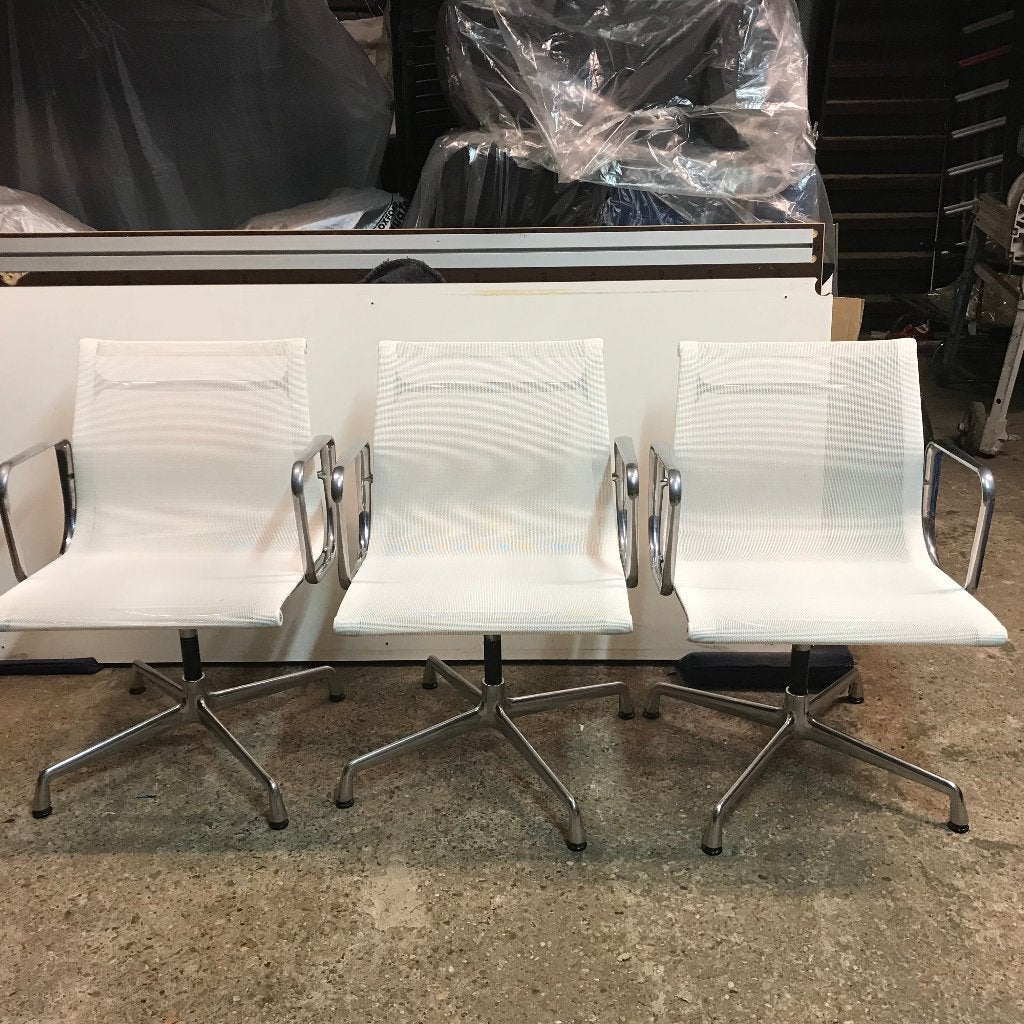 3 IZGS Vitra EA 108 EA108 stoel wit netweave gepolijst, Ophalen, Wit, Zo goed als nieuw, Nvt