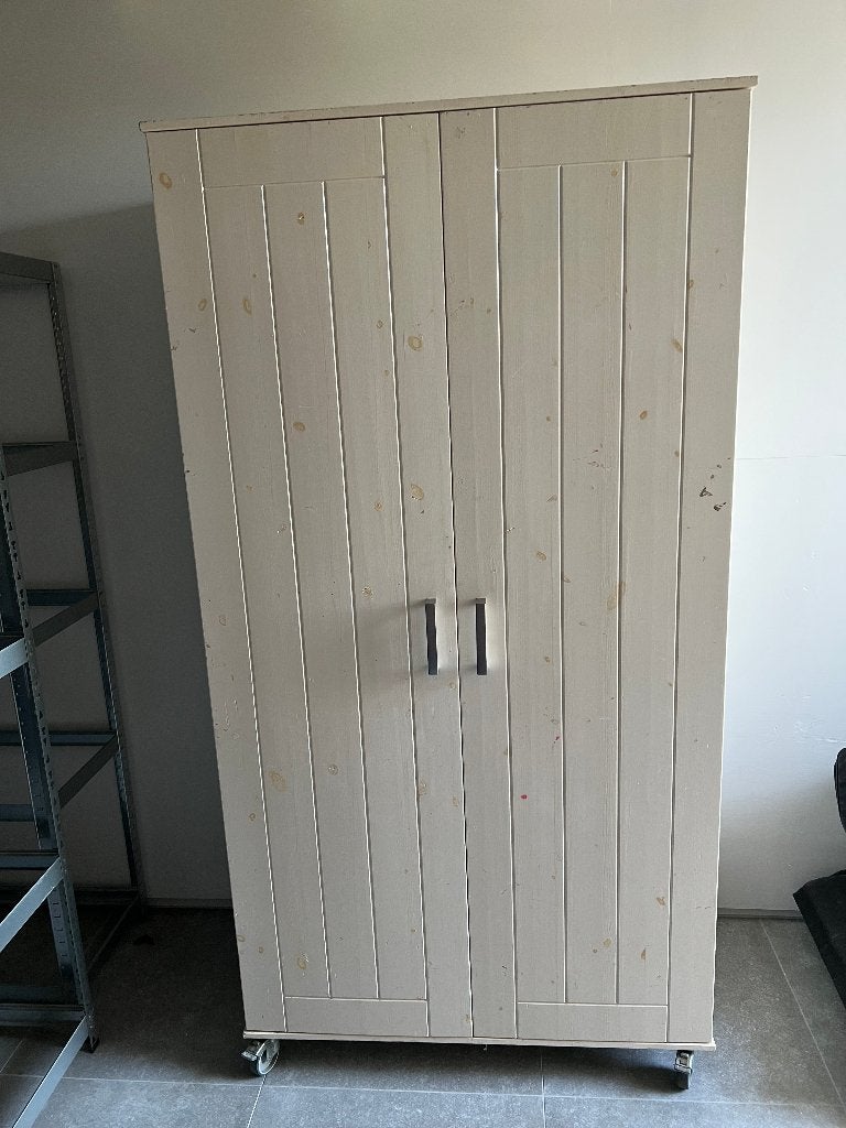 Gratis kast met legplanken en wieltjes, Ophalen, 50 tot 100 cm, 50 tot 75 cm, Gebruikt