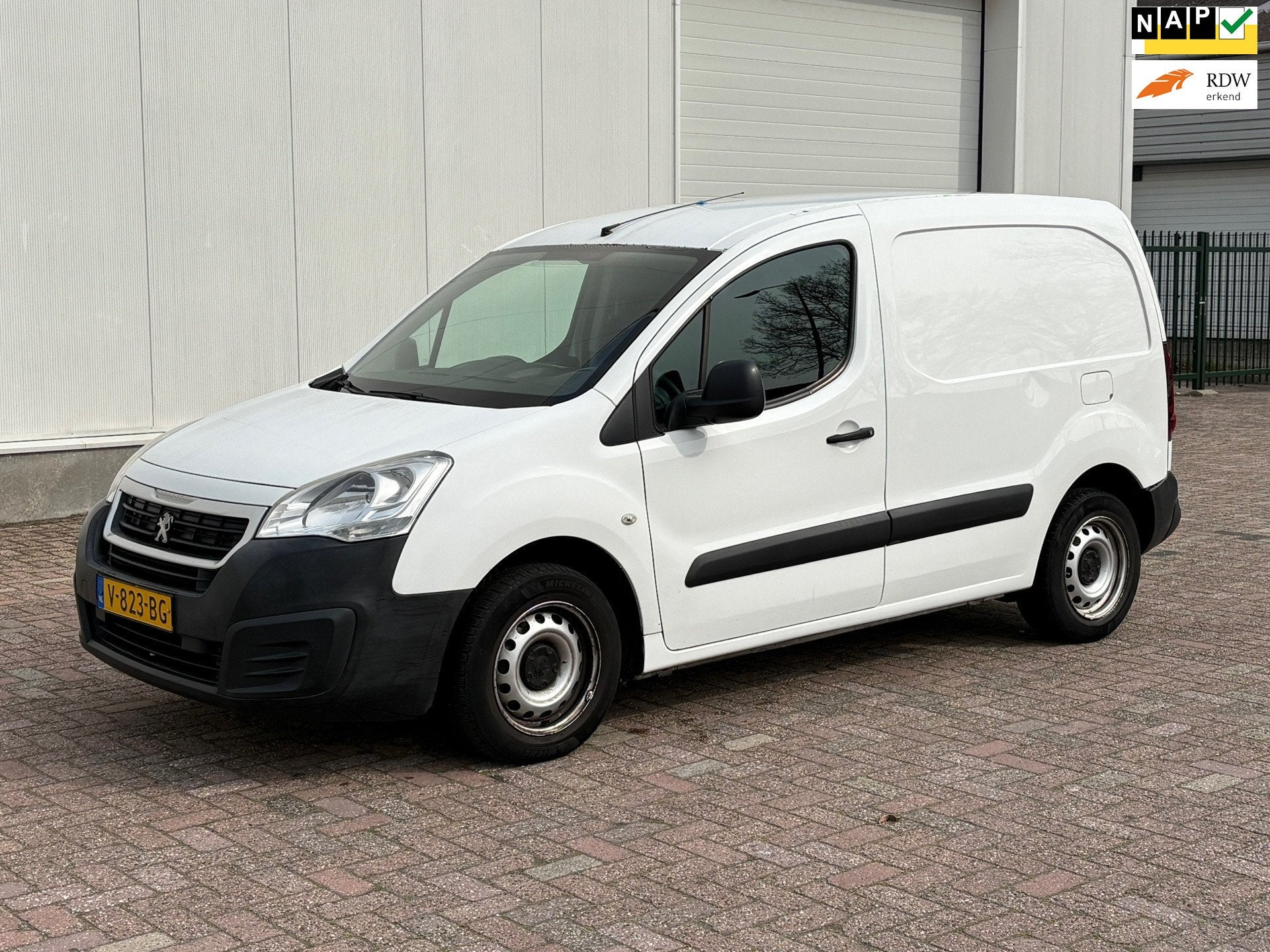 Peugeot Partner 120 1.6 BlueHDi 75 L1 XR, Auto's, Bestelauto's, Stof, Gebruikt, 4 cilinders, Origineel Nederlands