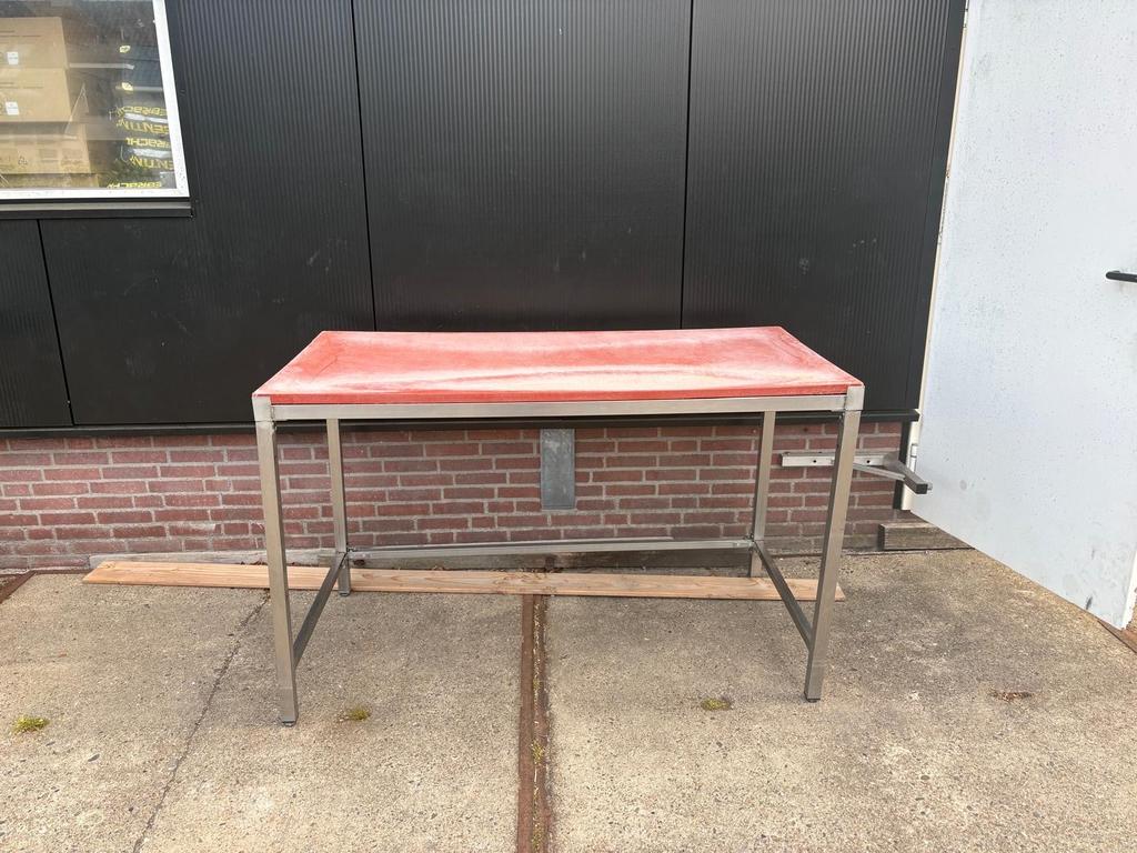 2 RVS Snijtafels met rood kunststof blad, Ophalen, Gebruikt