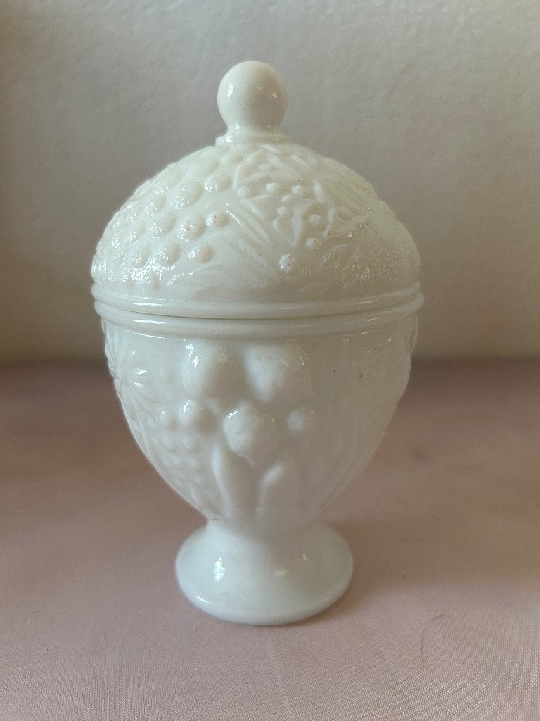 Vintage Avon melkglas bonbonniere met bloemen relief, Ophalen of Verzenden