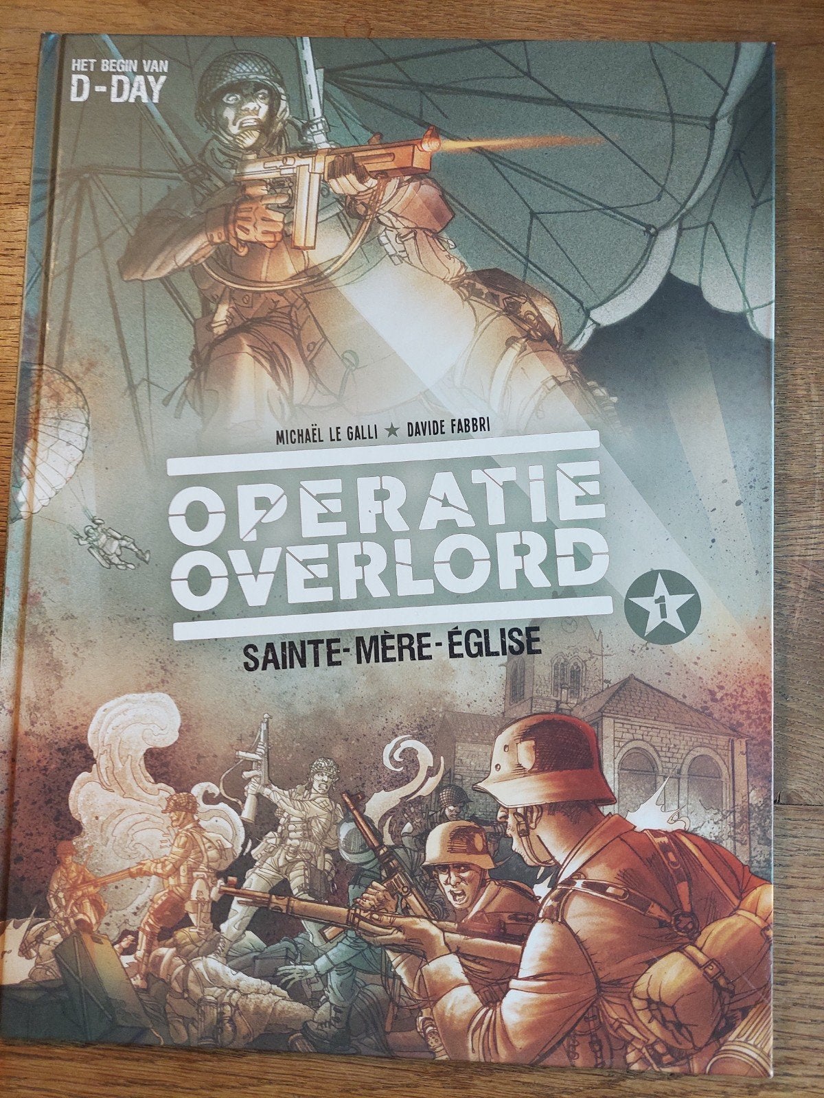 Operatie Overlord - Sainte-Mère-Église (Het begin van D-Day), Eén stripboek, Ophalen of Verzenden, Zo goed als nieuw, Michaël Le Galli, Davide Fabbri