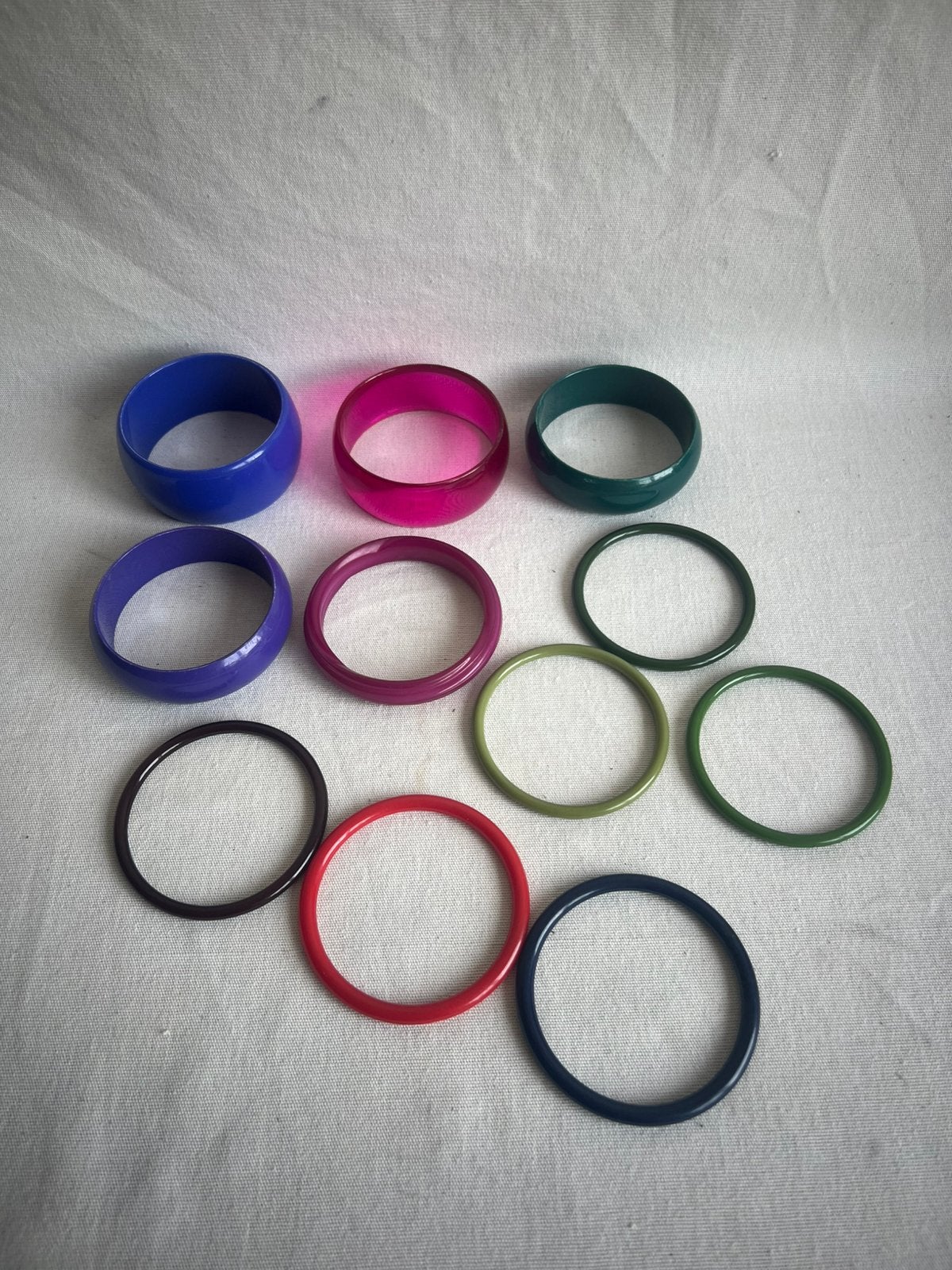 Vintage hardplastic armbanden diverse kleuren 11 stuks, Sieraden, Tassen en Uiterlijk, Armbanden, Ophalen of Verzenden, Gebruikt