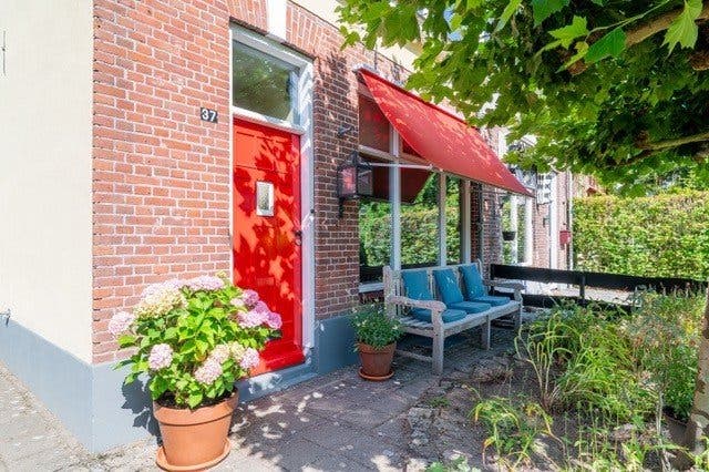 Gezinshuis met 4 slaapkamers en kantoor in Warnsveld/Zutphen