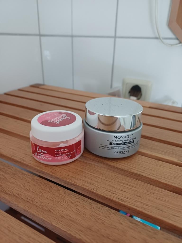 Oriflame Dag- en Nachtcrème, Ophalen of Verzenden, Gebruikt, Gehele gezicht, Verzorging