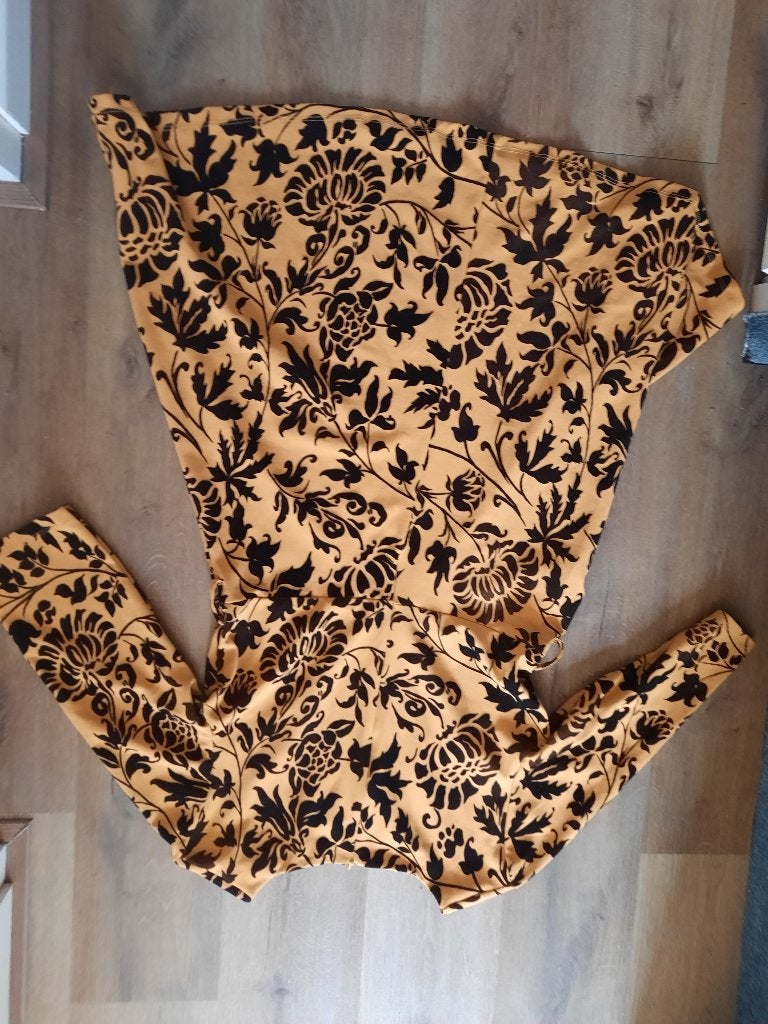 barok motief jurk XL, Kleding | Dames, Ophalen of Verzenden, Zo goed als nieuw, Maat 46/48 (XL) of groter, Onder de knie