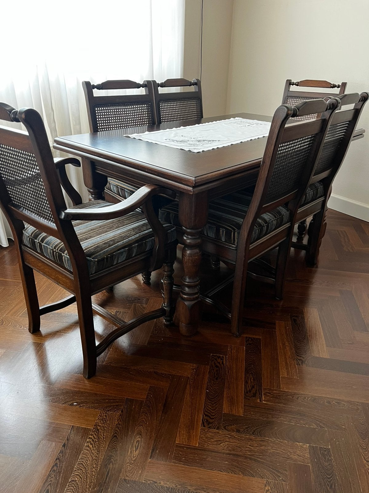 Eettafel, Ophalen, Gebruikt, 4 tot 6 stoelen