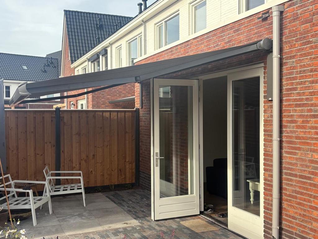 Zonwering voor scherpe prijzen 5 jaar garantie, Tuin en Terras, Zonneschermen, Ophalen of Verzenden, Nieuw, Knikarmscherm