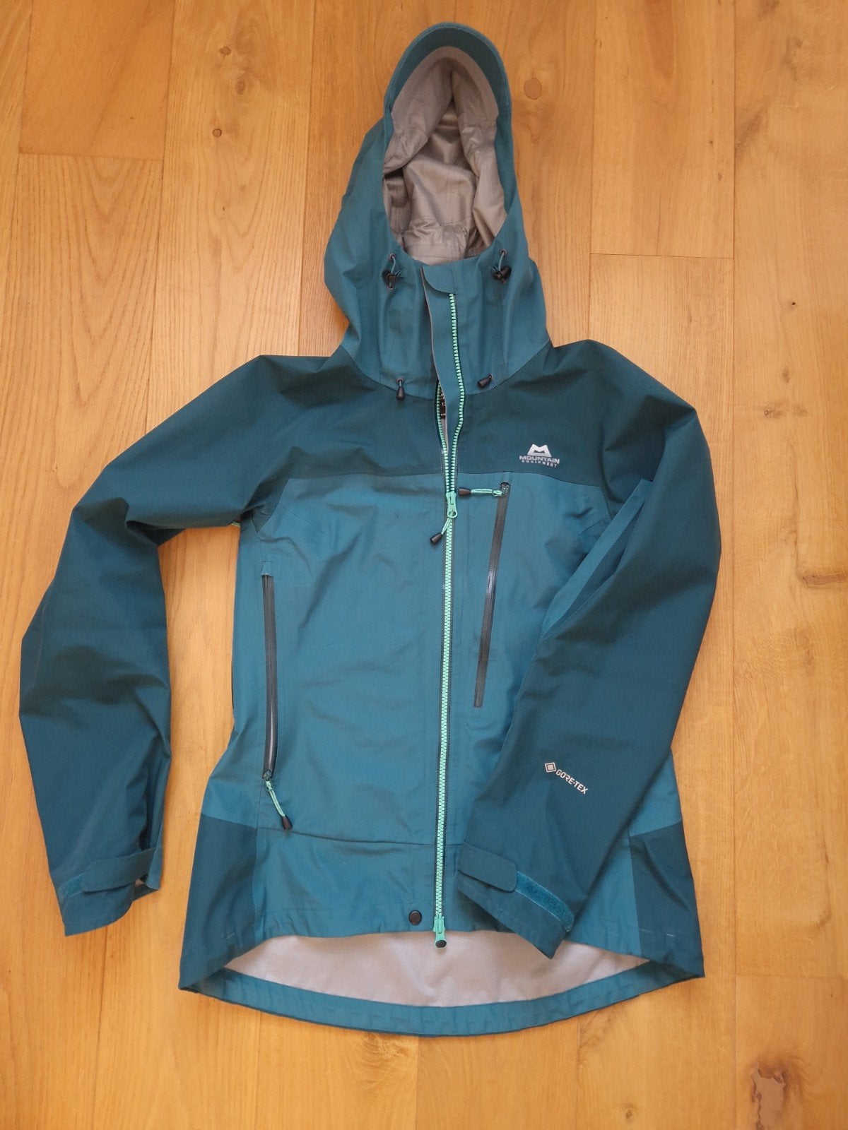 Goretex jas (mountain equipment), Mountain equipment, Ophalen of Verzenden, Zo goed als nieuw, Maat 38/40 (M)
