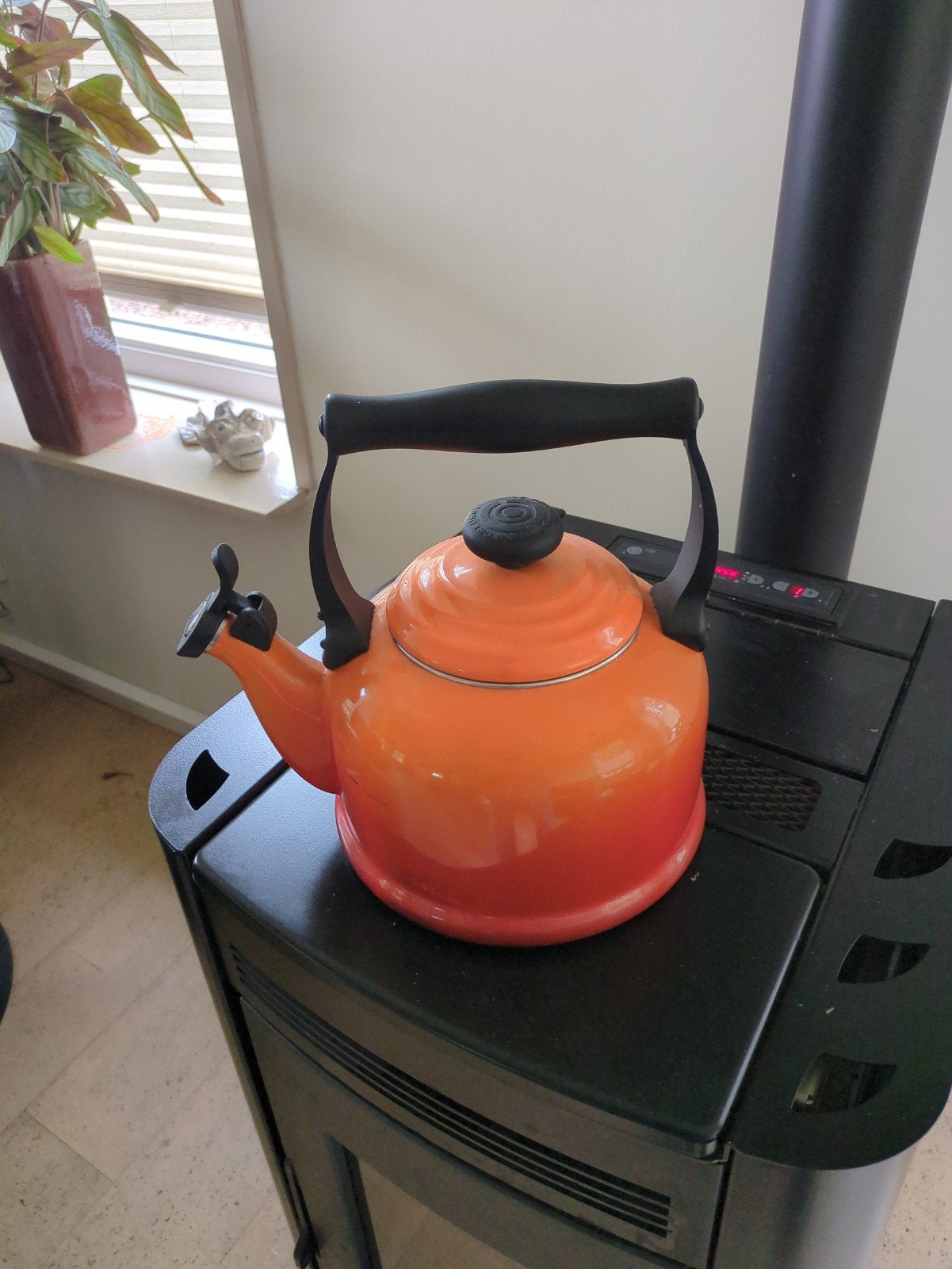 Le Creuset tradtion 2,1l fluitketel - Oranje, Gebruikt, Ophalen of Verzenden, Oranje, Le Creuset