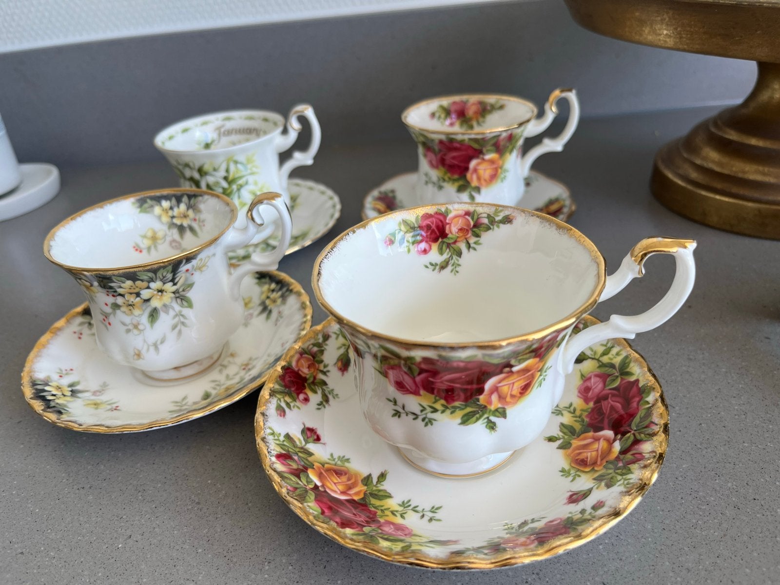 Royal Albert kop en schotels - diverse series, Huis en Inrichting, Keuken | Servies, Gebruikt, Verzenden, Klassiek, Kop(pen) en/of Schotel(s)