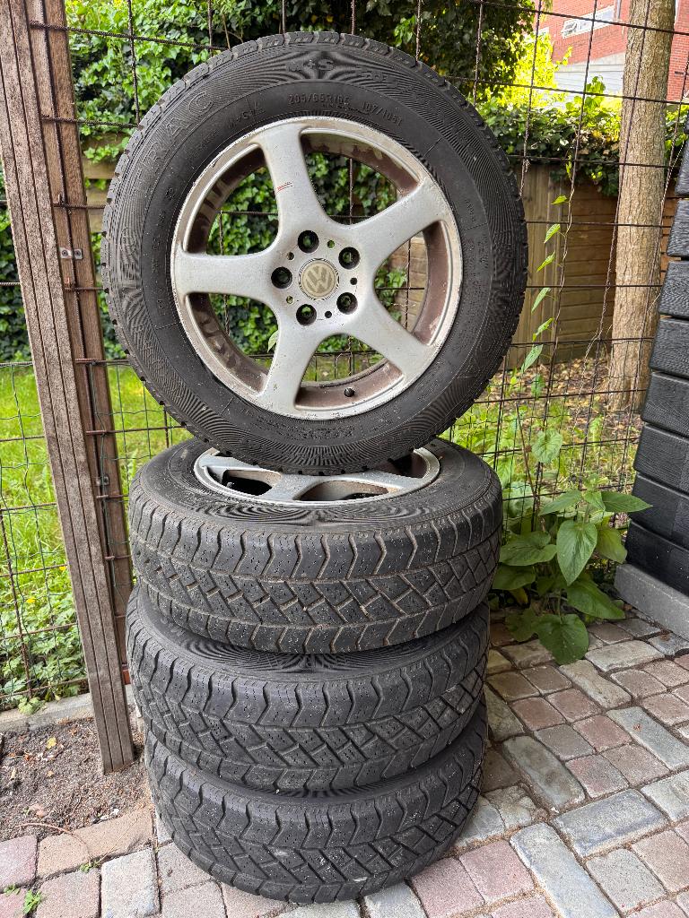 Originele velg VW T4 | 4x (winter) banden 205/65 R16, Ophalen, 16 inch, Banden en Velgen, Bestelwagen