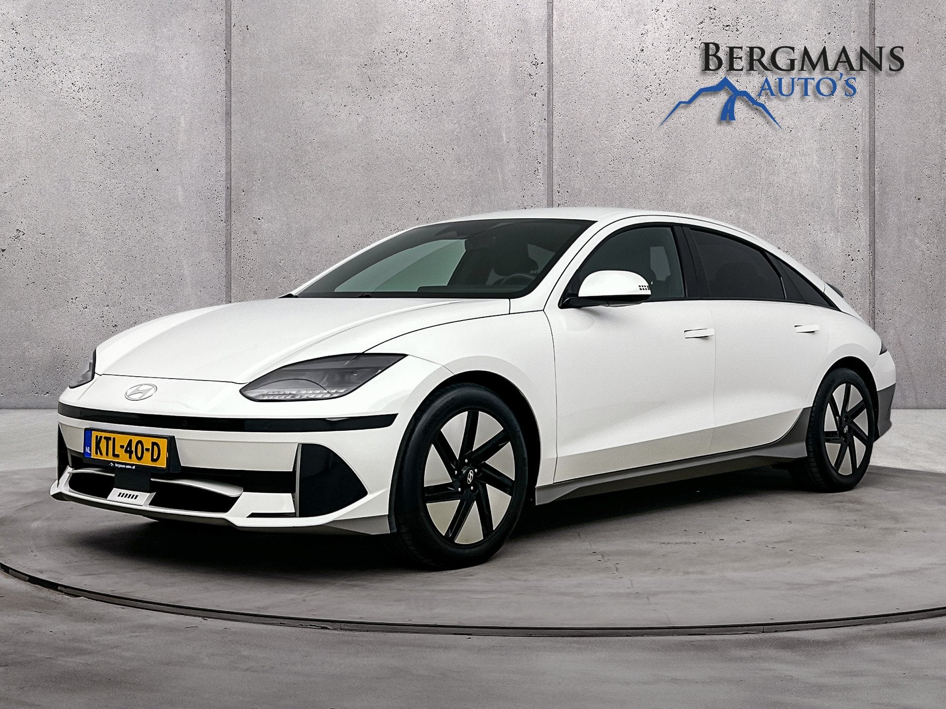 Hyundai IONIQ 6 - Connect 77.4 kWh // DEALERONDERHOUDEN // E, Auto's, Hyundai, Gebruikt, Zwart, 1885 kg, Wit