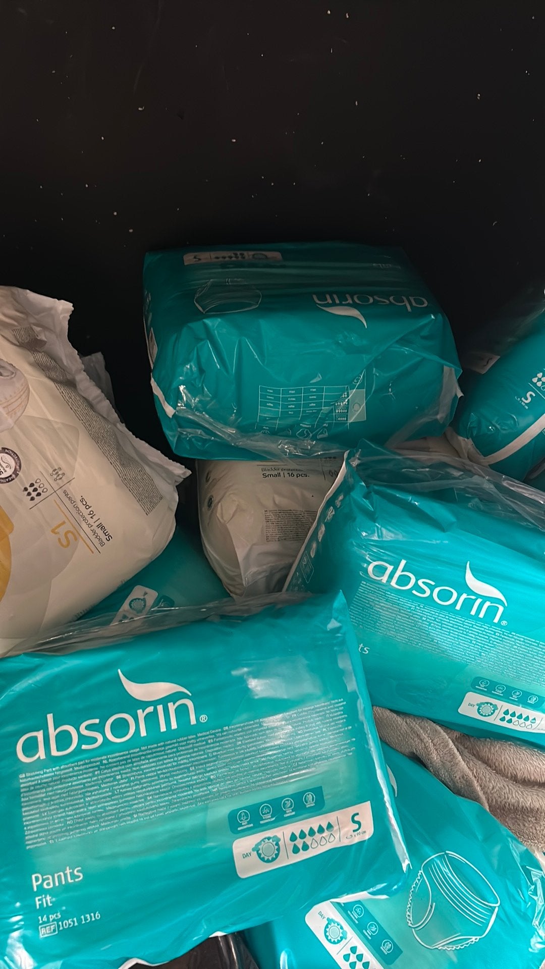 Absorin pants fit maat S - 24 pakken x 14 stuks, Diversen, Ophalen of Verzenden, Nieuw