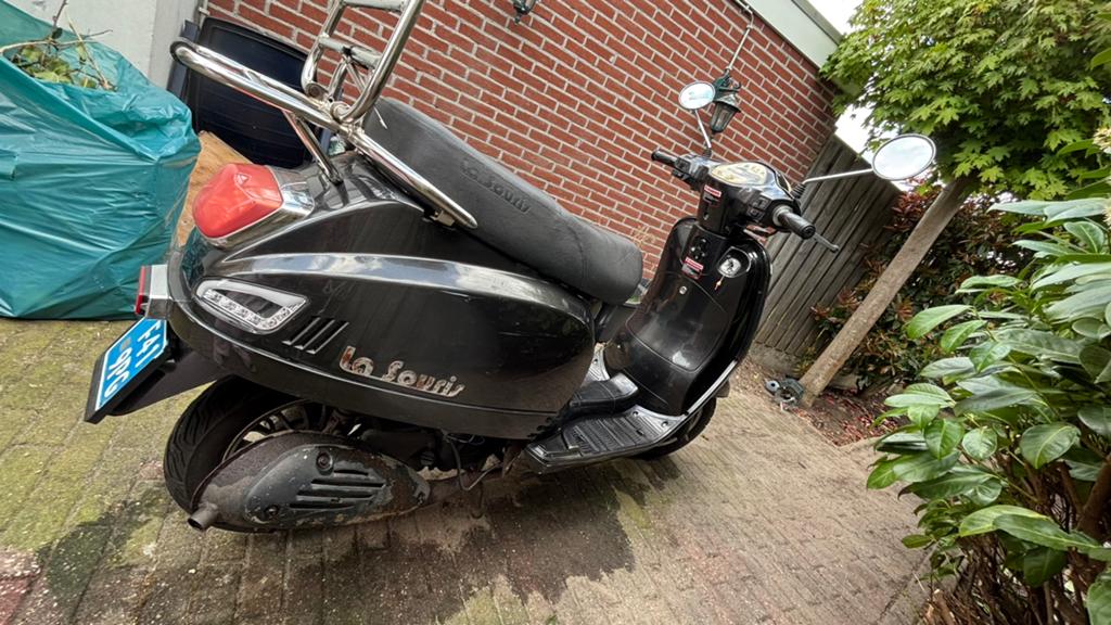 Zwarte La Souris scooter( accu leeg), Ophalen, Gebruikt, Benzine, Overige merken