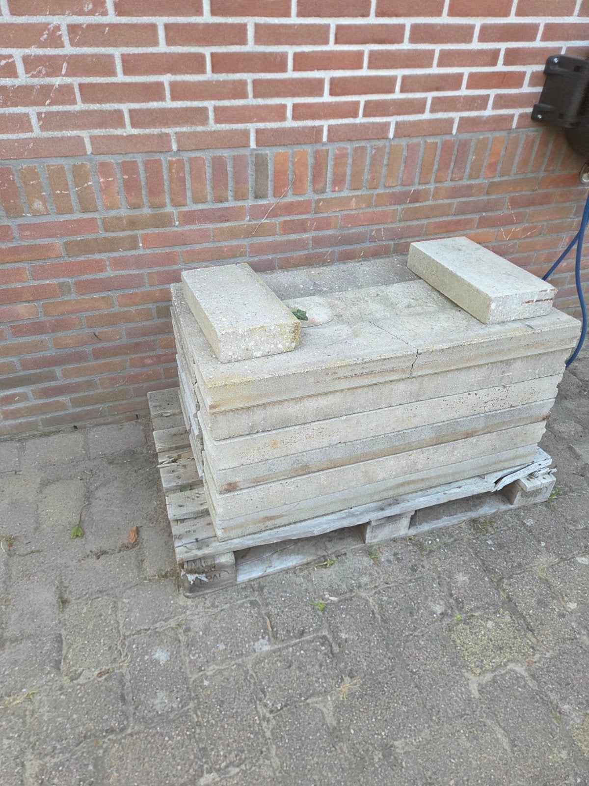 19 Gebruikte tegels 100x20x8 cm, Gebruikt, Ophalen of Verzenden, Minder dan 5 m², 20 tot 40 cm