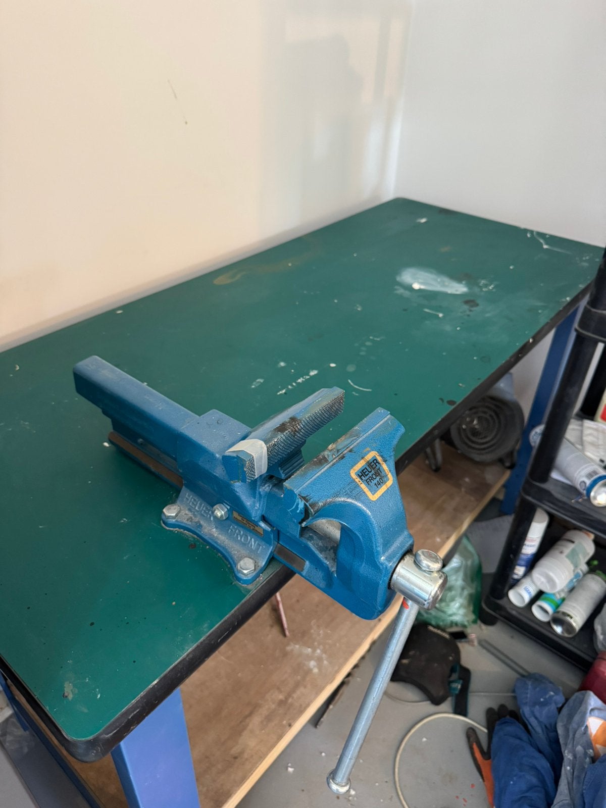 Werkbank 65x150, Ophalen, Zo goed als nieuw, Bankschroef
