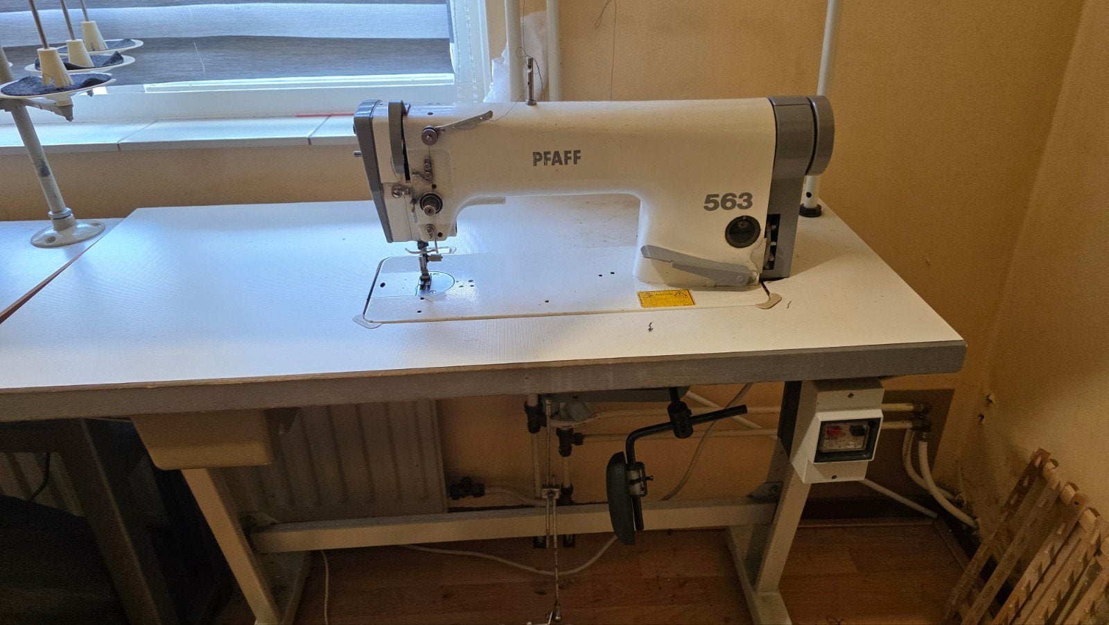 Industriële Naaimachine Pfaff 563, Ophalen