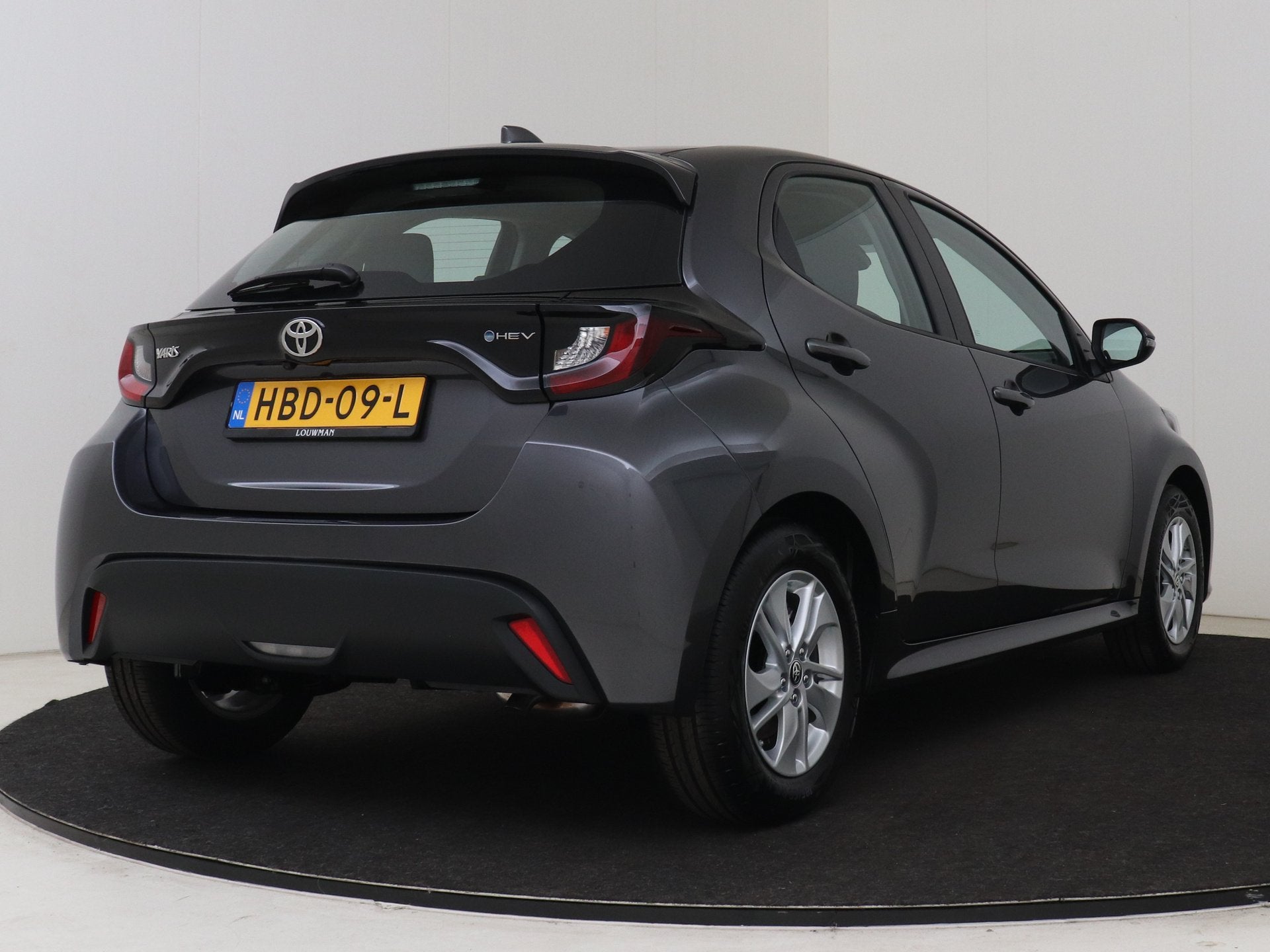 Toyota Yaris 1.5 Hybrid 115 Business *nieuw* * Direct Leverb, 12 maanden, Bedrijf, 26 km/l, Hybride Elektrisch/Benzine