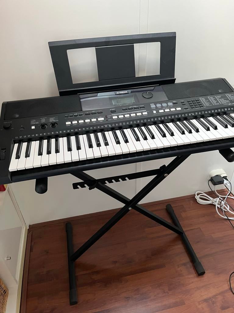 Yamaha PSR E433 Keyboard met standaard, Ophalen, 61 toetsen, Yamaha, Zo goed als nieuw