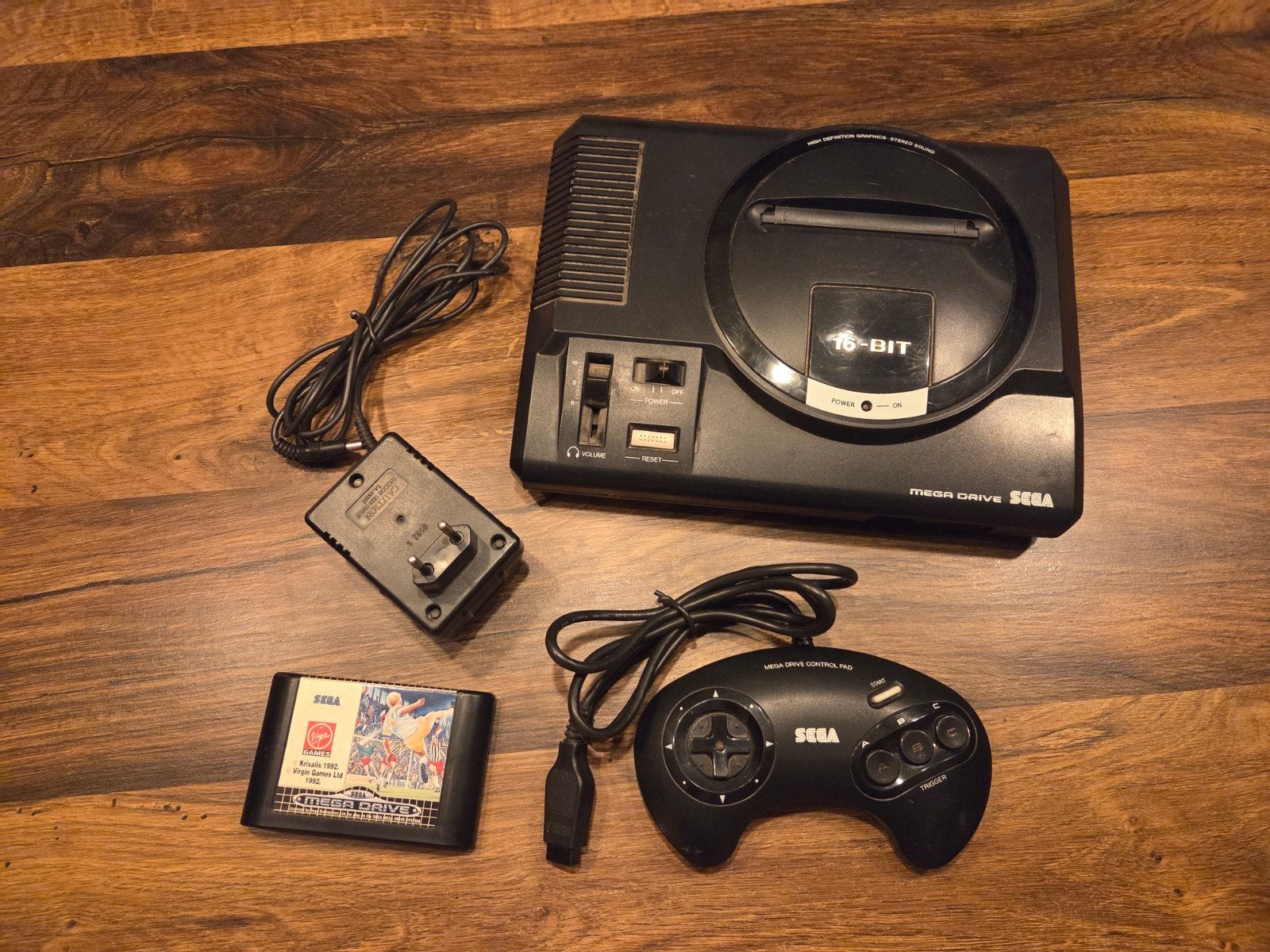 Sega Mega Drive 16 bit  met spel, Spelcomputers en Games, Spelcomputers | Sega, Gebruikt, Mega Drive, Met 2 controllers, Ophalen of Verzenden