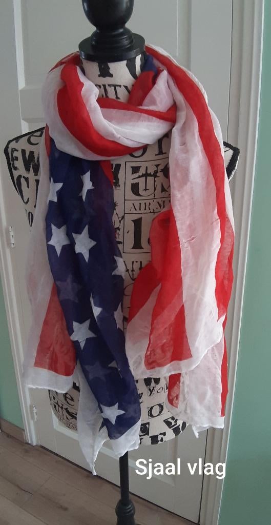 Sjaal met vlag motief, Ophalen of Verzenden, Zo goed als nieuw, Maat 46/48 (XL) of groter, Sjaal