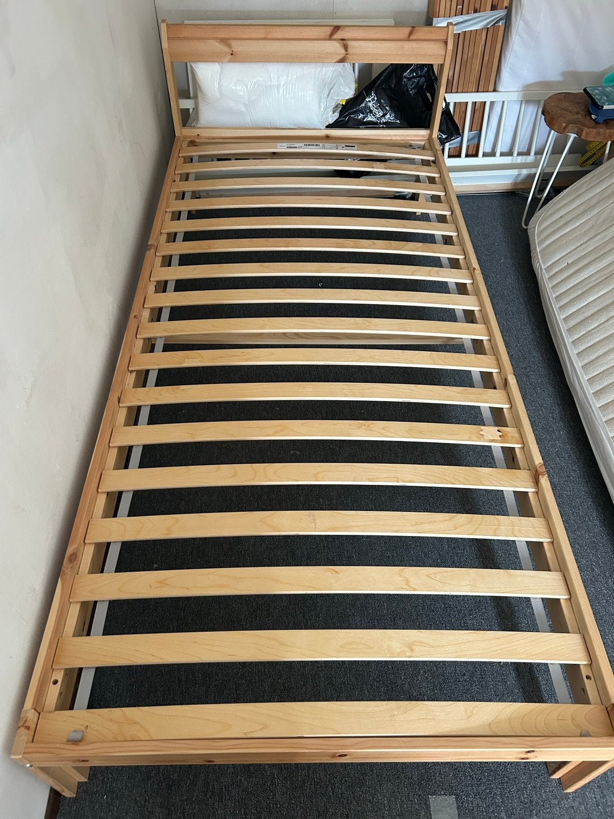 IKEA Neiden Eenpersoonsbed met Lattenbodem (LURÖY), Ophalen, 90 cm, Zo goed als nieuw, 200 cm