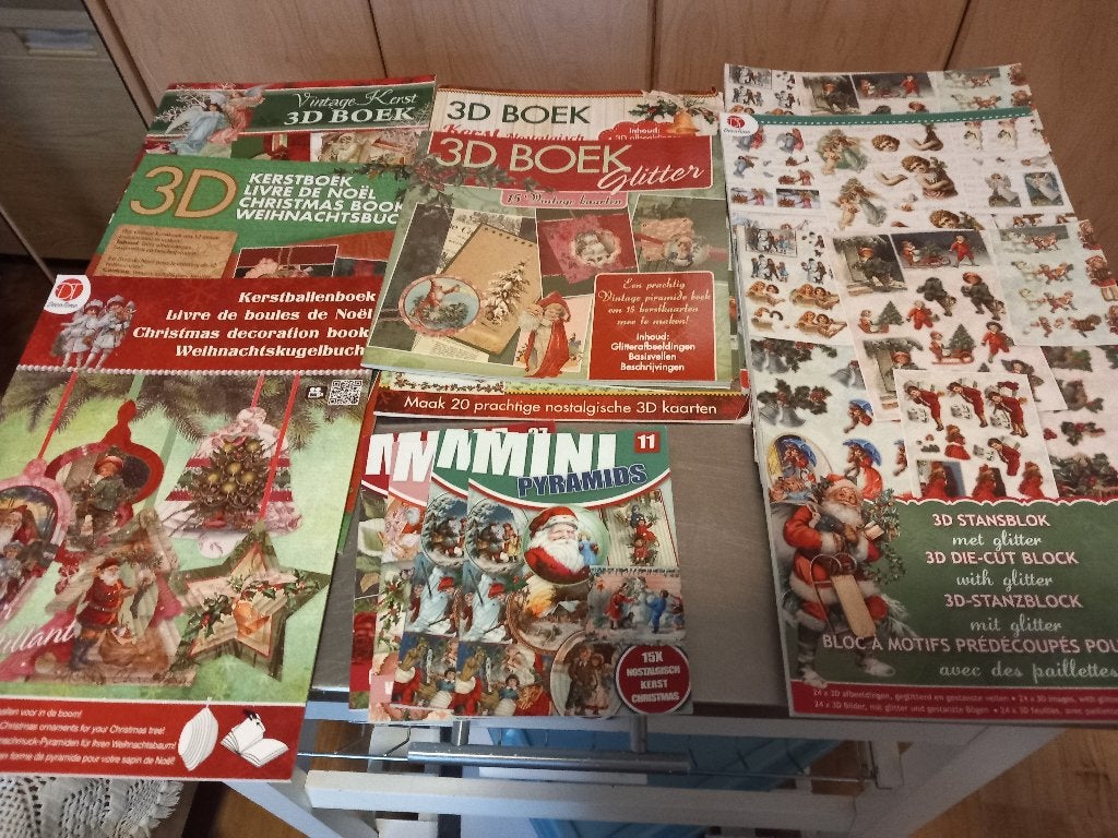 6 stuks nieuwe 3D Kerstboeken + gratis extra 3 D vellen!, Ophalen of Verzenden, Nieuw, Kerst, Knipvel