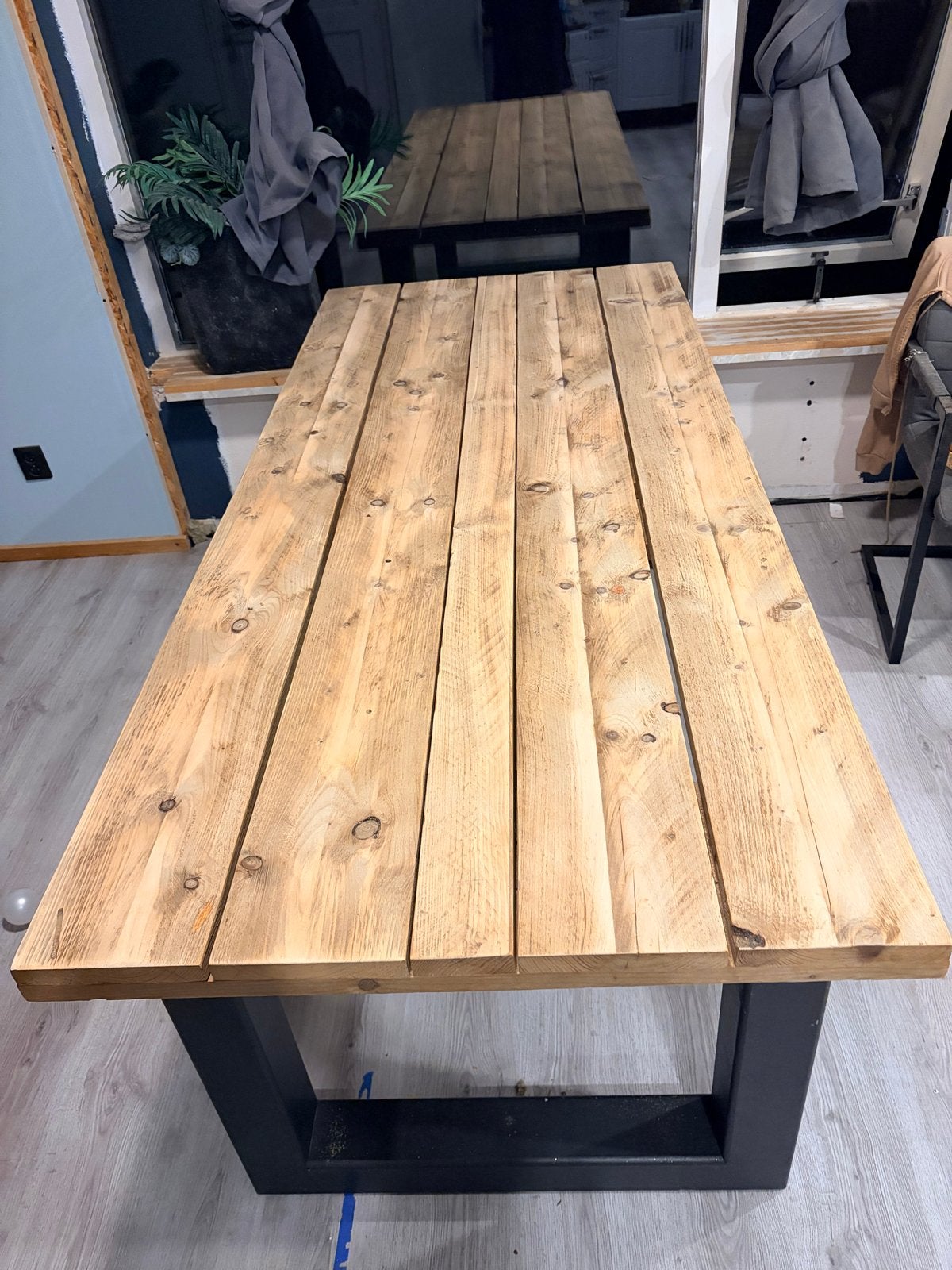 Robuuste houten tafel met metalen onderstel (90x200cm), Ophalen, Gebruikt, 50 tot 100 cm, Vijf personen of meer
