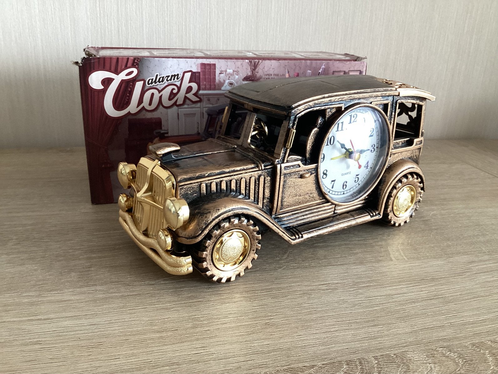 Nieuw met doos Wekker in de vorm van een oldtimer 23 cm lang, Ophalen of Verzenden, Nieuw