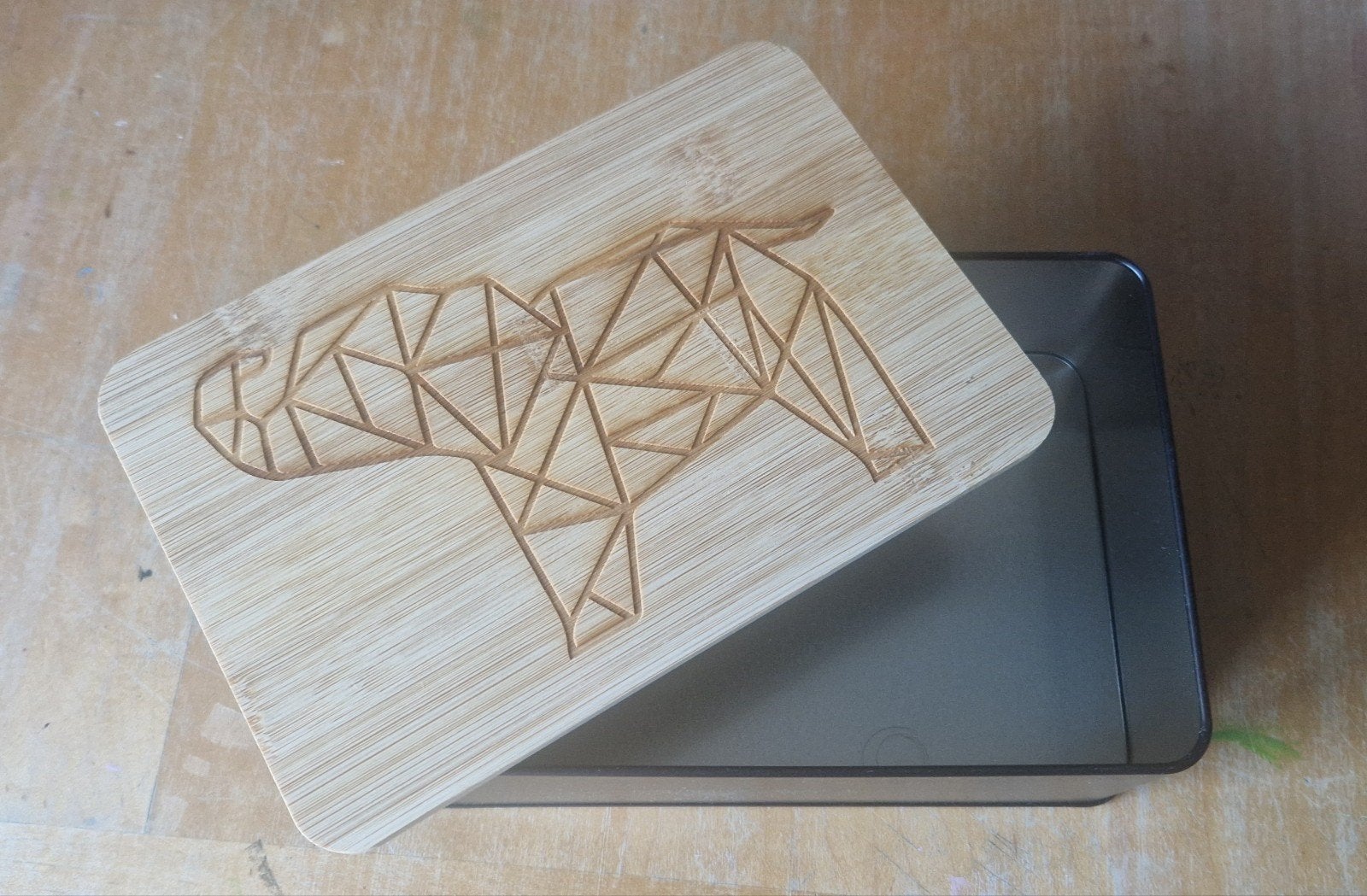 Nieuw bamboe blik met olifant gravering, Ophalen, Nieuw, Zwart, Hout