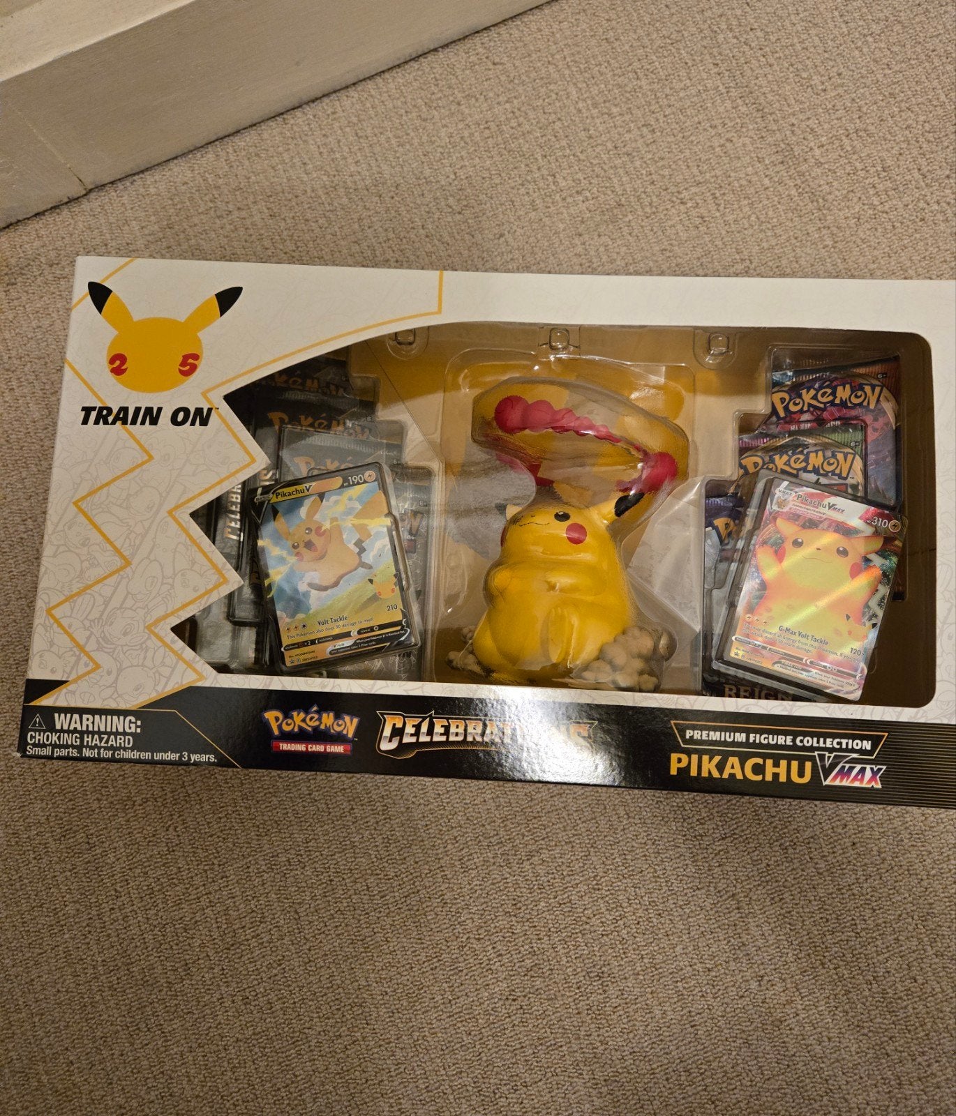 Pokémon Celebrations Pikachu VMAX Premium Figure Collection, Ophalen of Verzenden, Nieuw, Meerdere kaarten, Foil