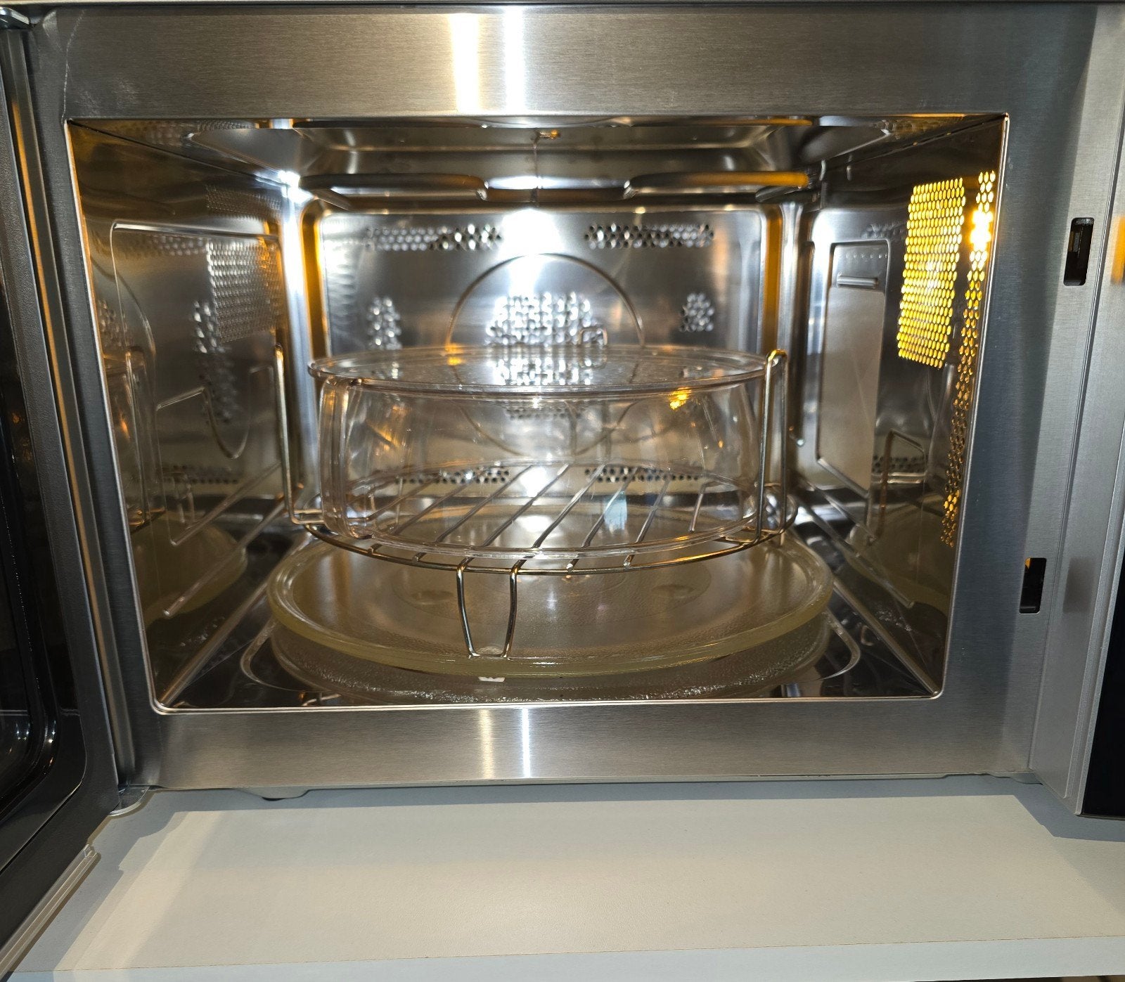 Z.G.A.N Combi-Magnetron 30 Liter., Witgoed en Apparatuur, Magnetrons, Zo goed als nieuw, Vrijstaand, Combimagnetron, Grill, Hete lucht