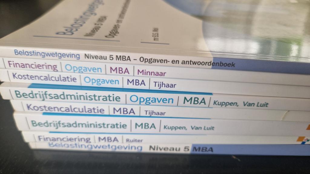 Studieboeken MBA Niveau 5 - Belastingwetgeving, Financiering, Boeken, Studieboeken en Cursussen, Ophalen of Verzenden, Zo goed als nieuw