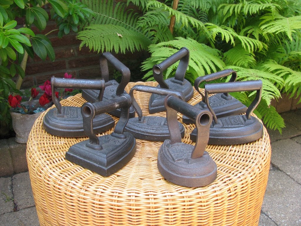 8 x cast-iron # giet ijzer * strijk bout * van TOEN * = € 35, Antiek en Kunst, Ophalen