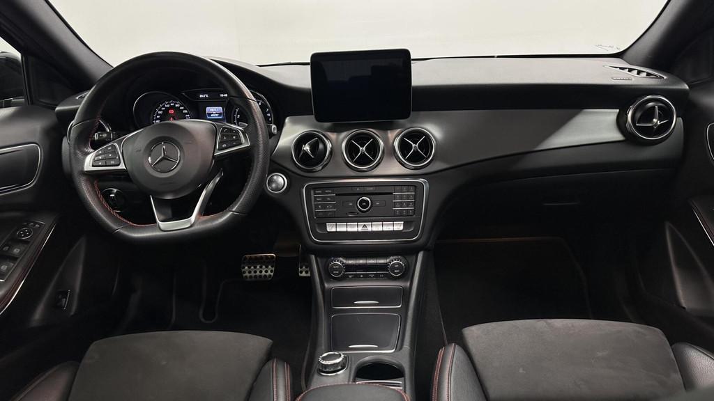 Mercedes GLA-klasse 180 Business Solution AMG Limited PANO C, Auto's, Mercedes-Benz, Gebruikt, 4 cilinders, 1335 kg, Onderhoudsboekje