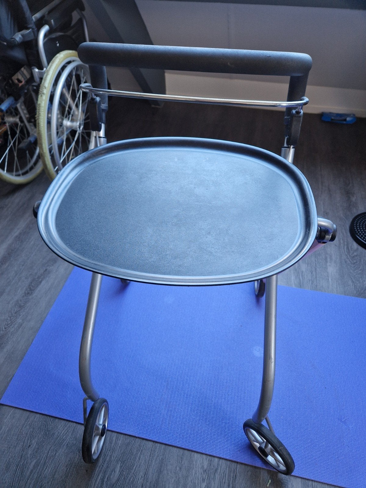 Rollator met dienblad en rem, Diversen, Ophalen, Lichtgewicht, Gebruikt