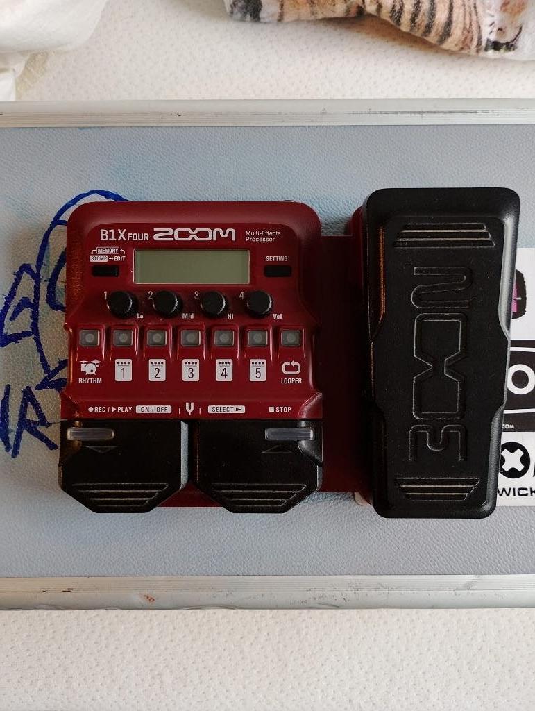 B1X Four ZOOM, Muziek en Instrumenten, Effecten, Gebruikt, Multi-effect, Ophalen of Verzenden