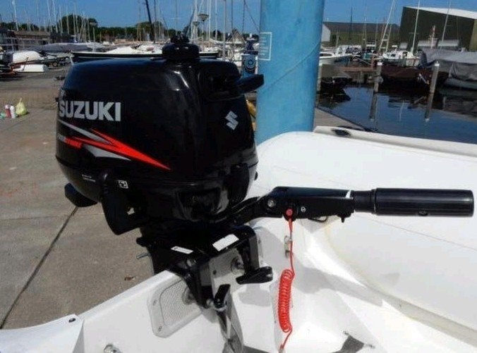 Foto 4 van Suzumar rib rubberboot met suzuki 5pk  4t buitenboordmotor e