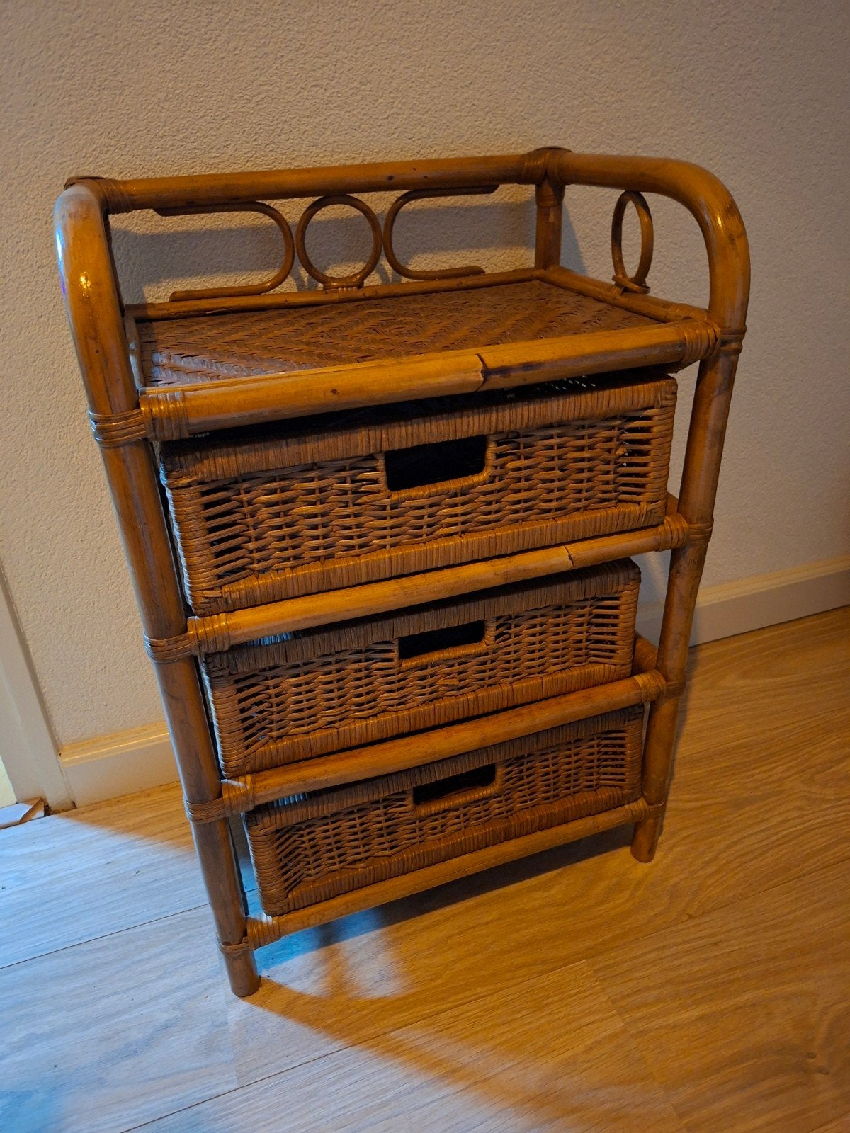 Rotan kastje met 3 lades - Vintage opberger, Huis en Inrichting, Ophalen of Verzenden, Gebruikt