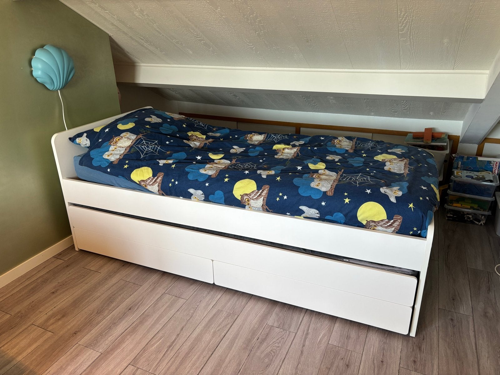 IKEA bed met 2 matrassen, lades en uitschuifbed (80x200cm), Ophalen, Eenpersoons, Wit, Zo goed als nieuw